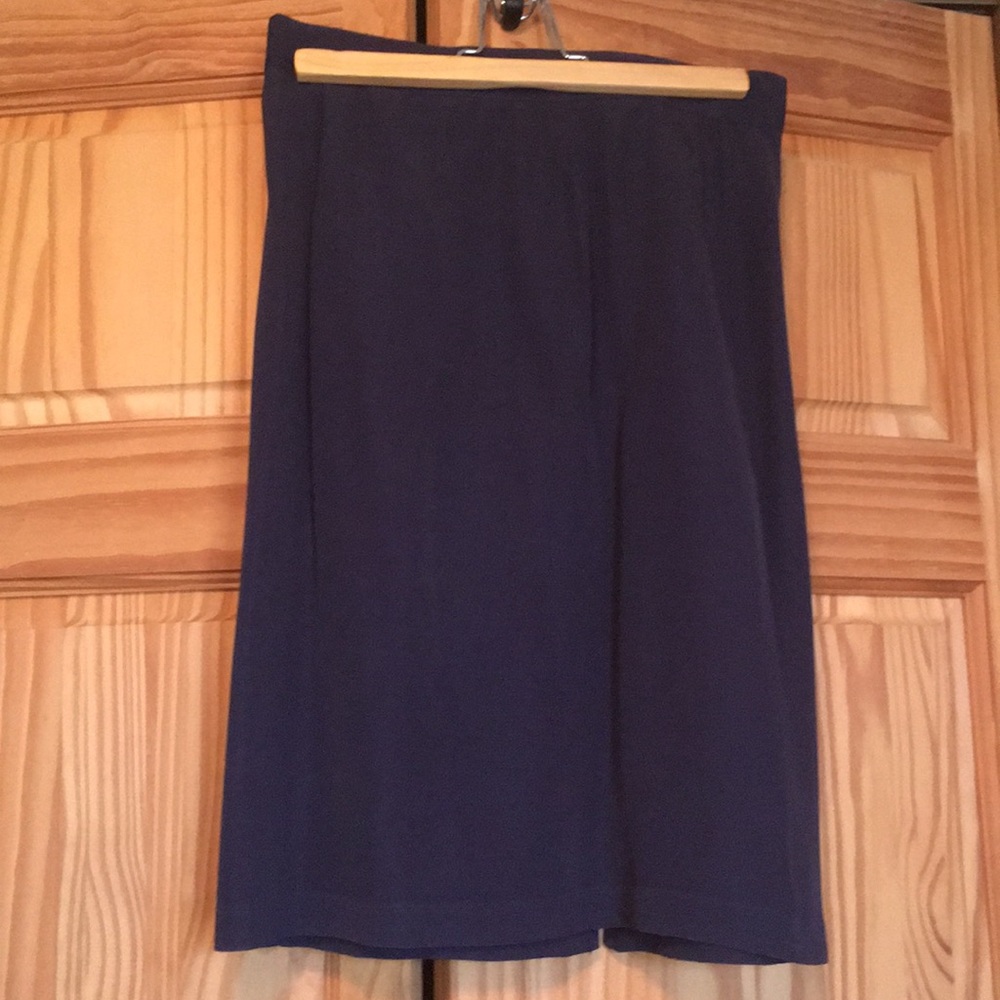 Navy straight skirt. 9/10